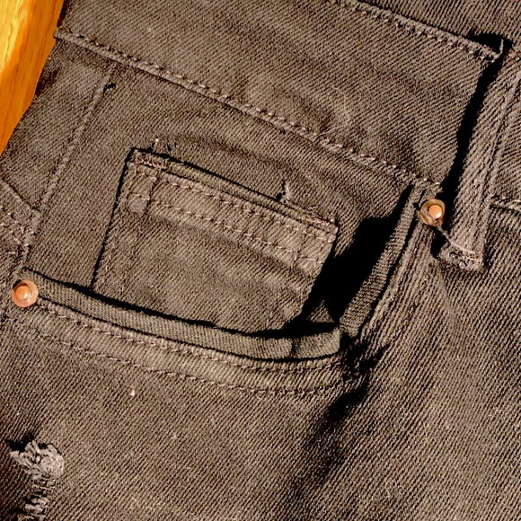 Black juniors Large ripped distressed cuffed 5 pocket STRETCH jean shorts EUC - Picture 6 of 8